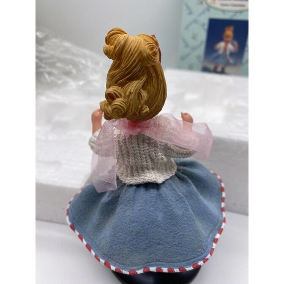 Madame Alexander "1950 Sock Hop" Poodle Skirt Circa 2000 Figurine NIB COA 90650 - Picture 8 of 15